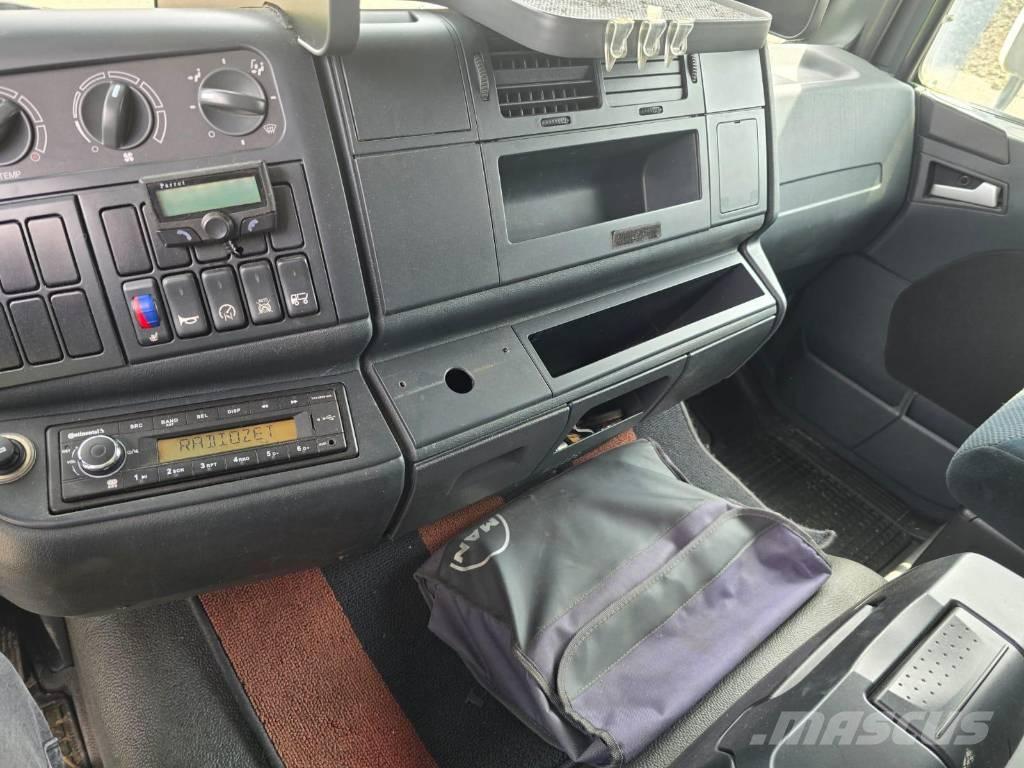 MAN 13.250 / 4x4 Dobozos teherautók