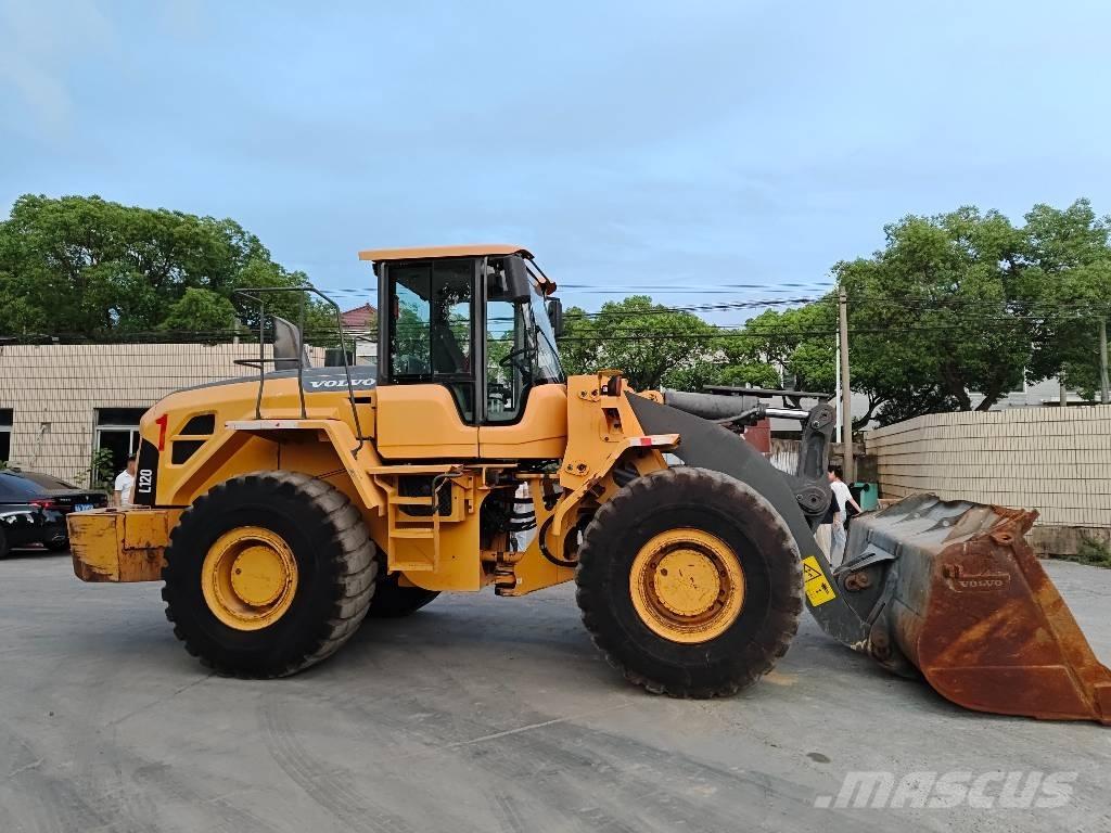 Volvo L 120 Gumikerekes homlokrakodók