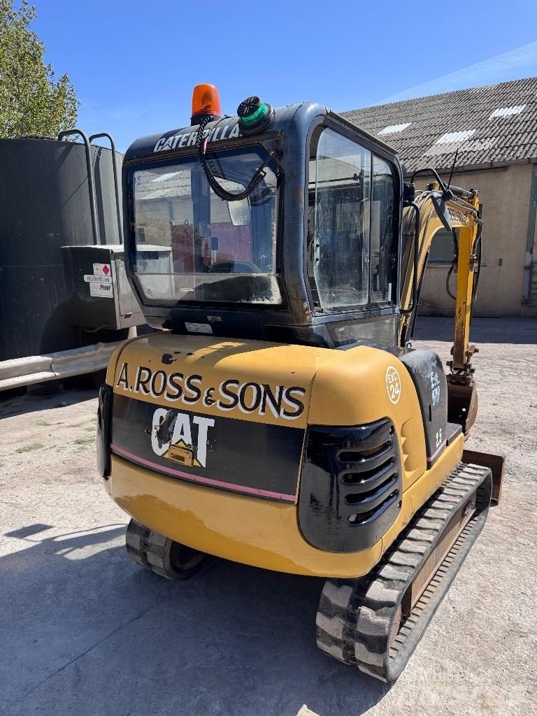 CAT 302.5 Mini kotrók < 7t
