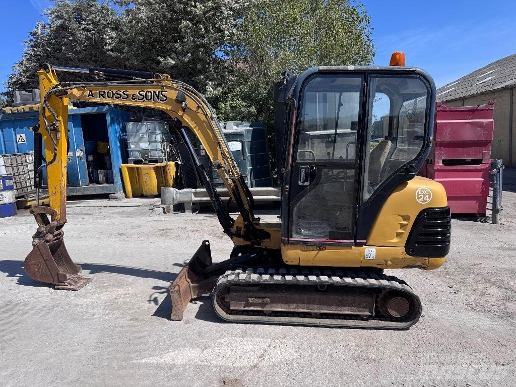 CAT 302.5 Mini kotrók < 7t