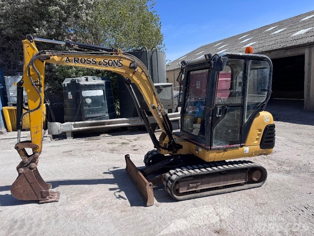 CAT 302.5 Mini kotrók < 7t