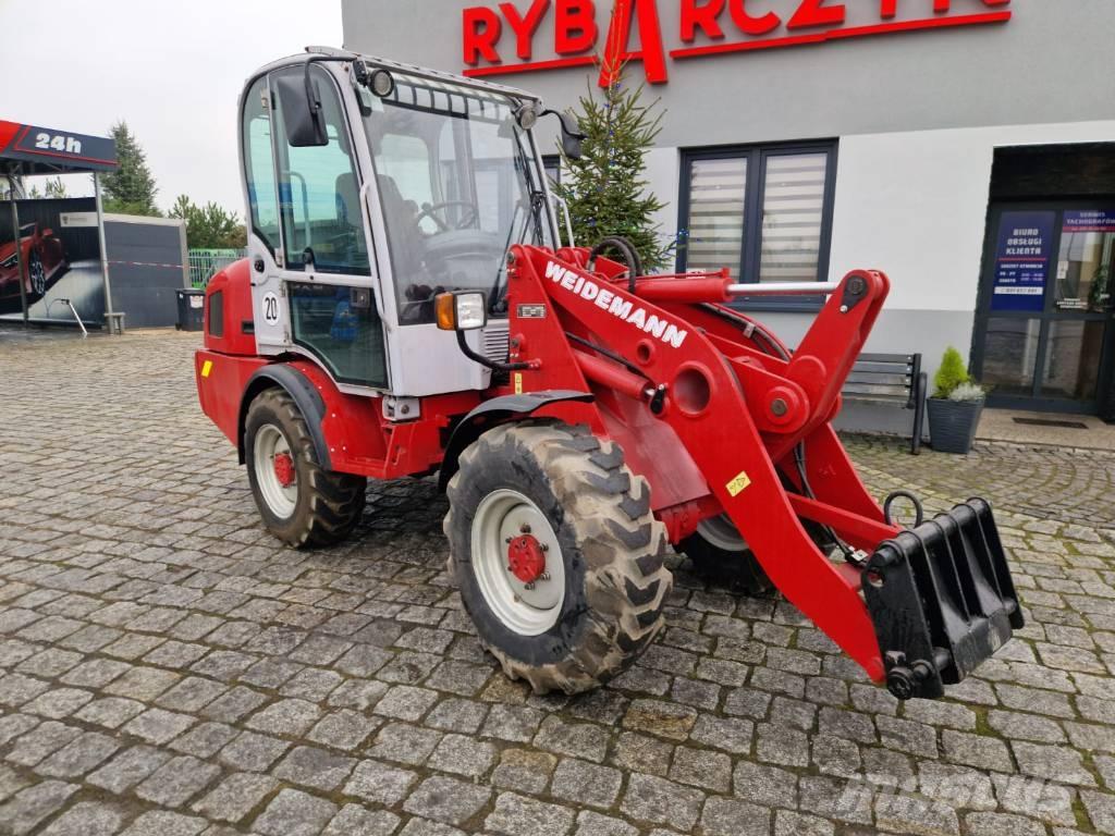 Weidemann 3070CX80 Gumikerekes homlokrakodók