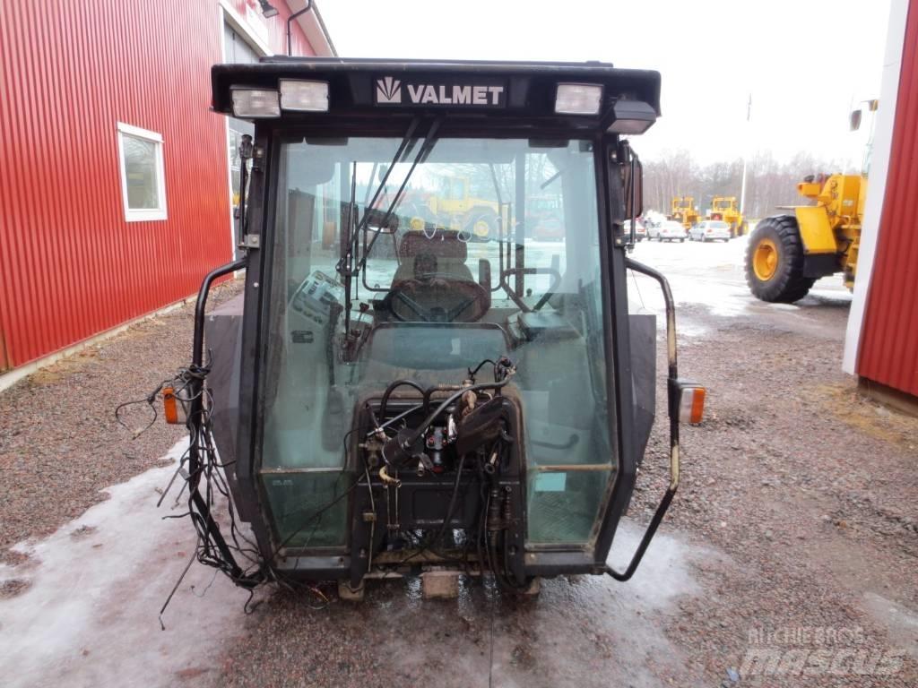 Valmet 8600 Vezetőfülke és belső tartozékok