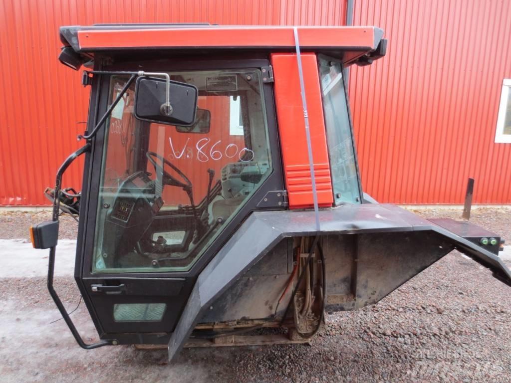 Valmet 8600 Vezetőfülke és belső tartozékok