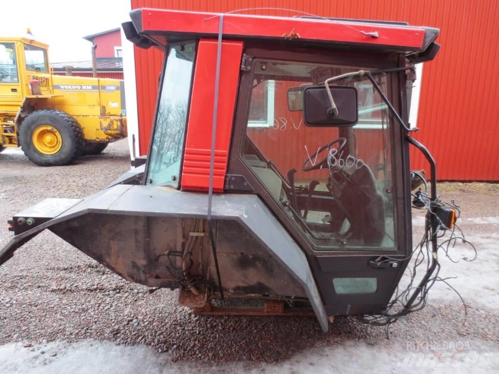 Valmet 8600 Vezetőfülke és belső tartozékok