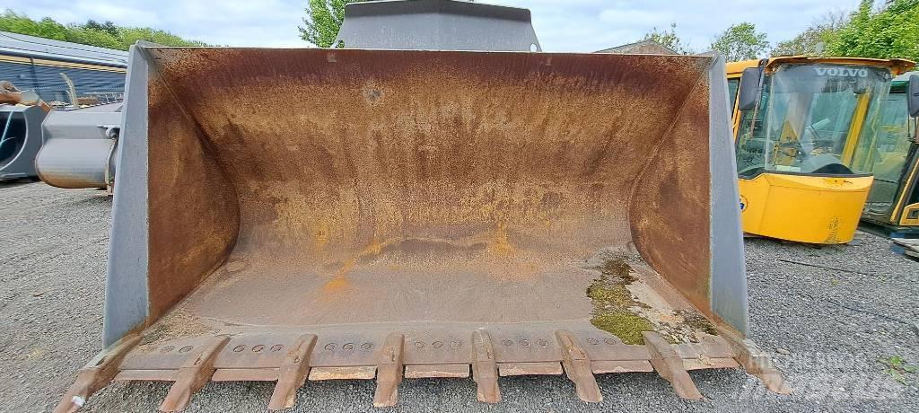Volvo L 220 H Gumikerekes homlokrakodók