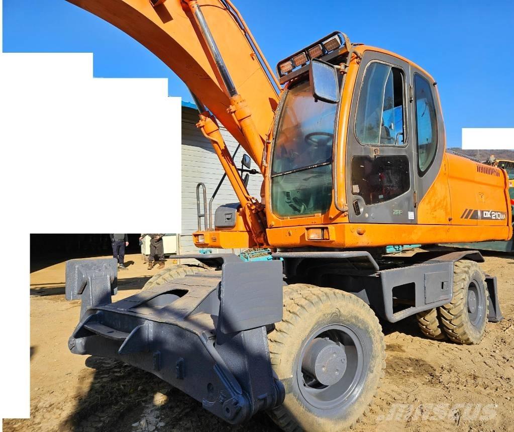Doosan DX 210 W Gumikerekes kotrók