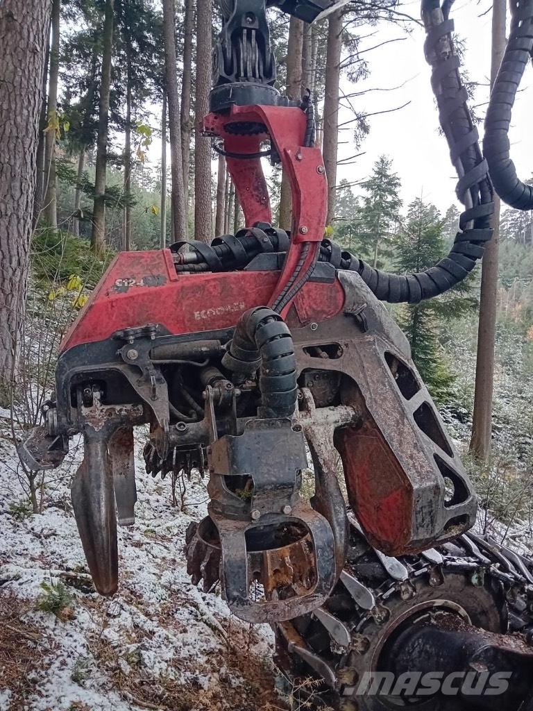 Komatsu 931 XC Betakarítók