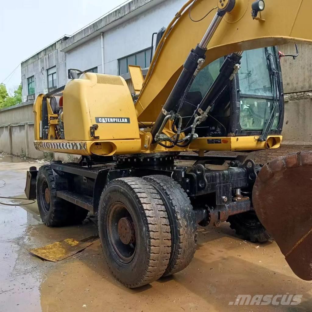CAT M315D2 Gumikerekes kotrók
