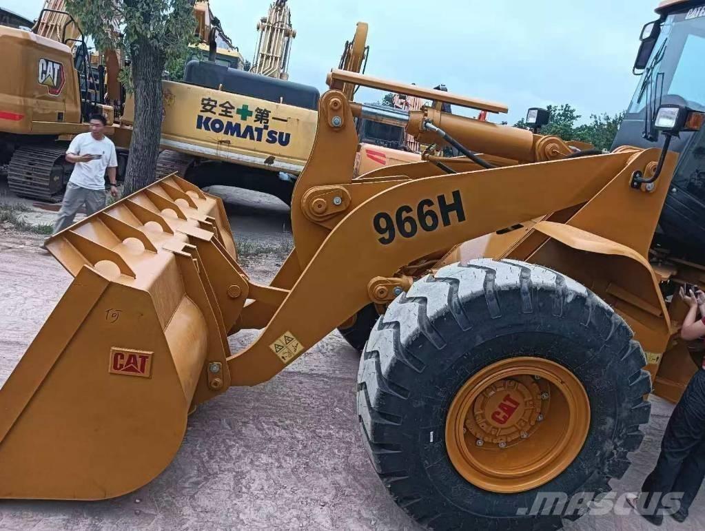 CAT 966 H Gumikerekes homlokrakodók