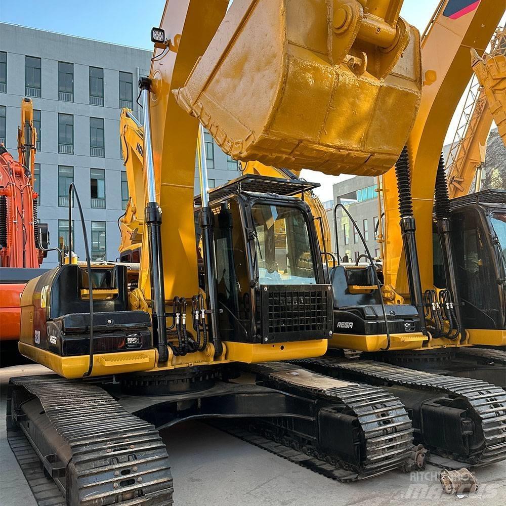 CAT 323 D L Lánctalpas kotrók