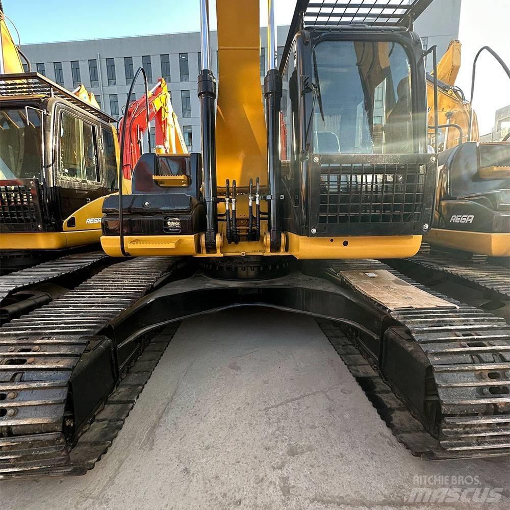 CAT 323 D L Lánctalpas kotrók