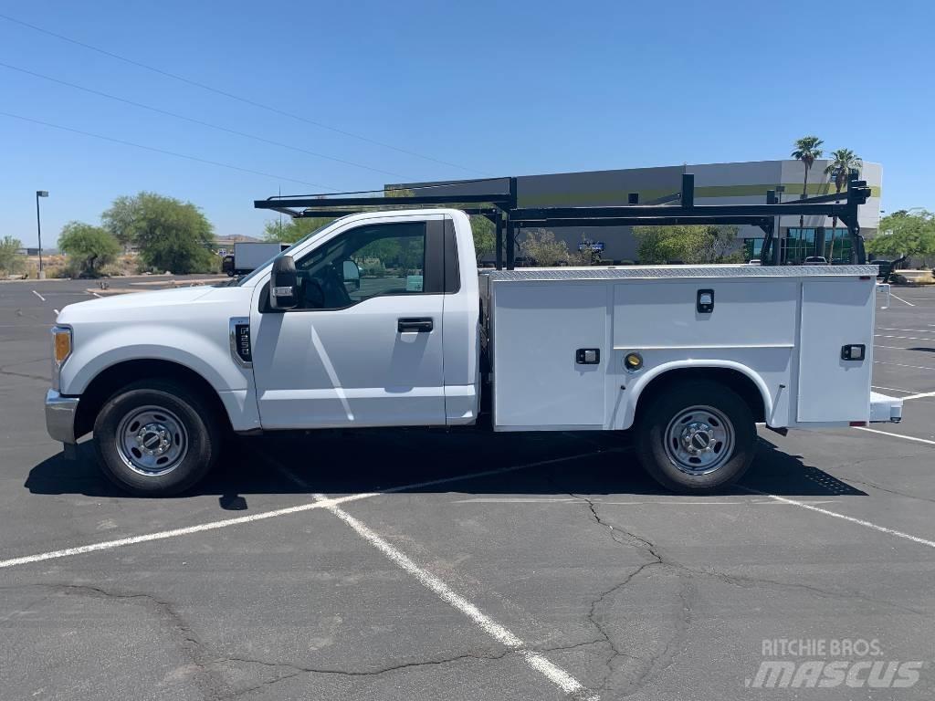 Ford F 250 HD Kis teherszállító/Platós kocsi