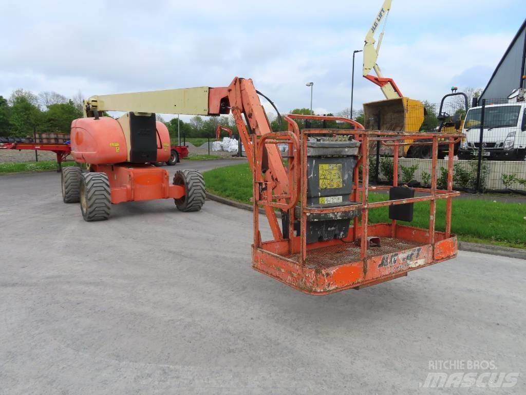 JLG 800 AJ Karos emelők
