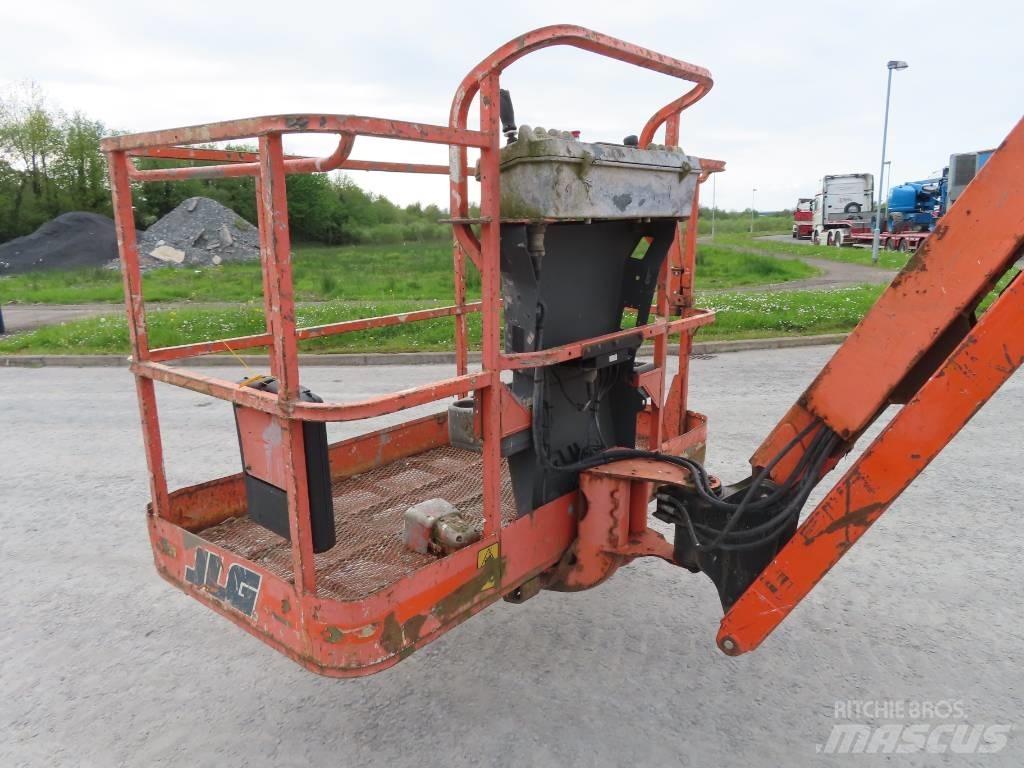 JLG 800 AJ Karos emelők