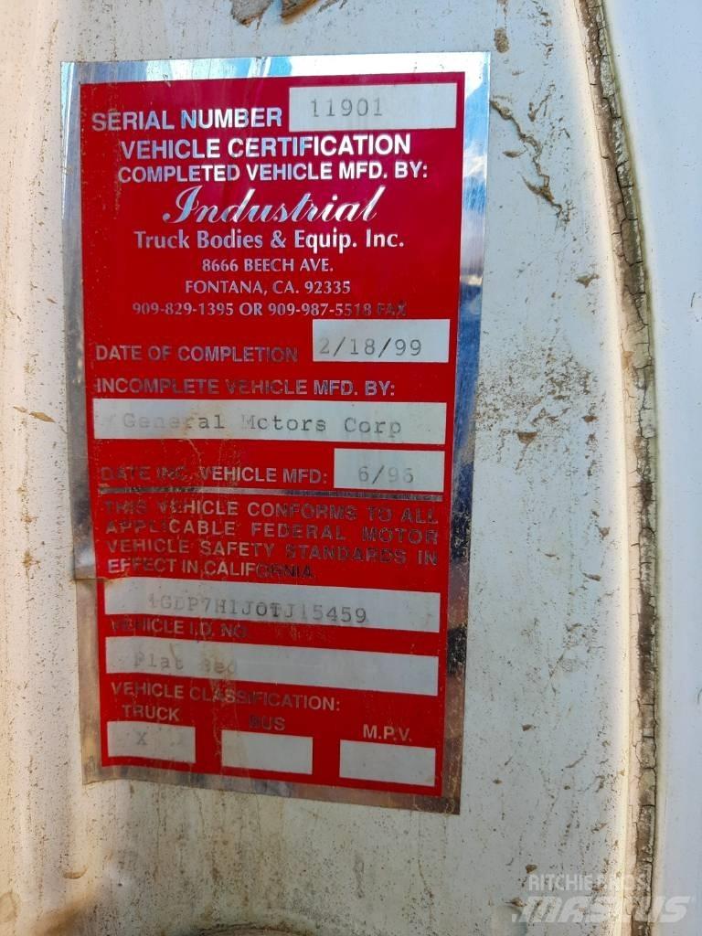 GMC C 7 Platós / Ponyvás teherautók