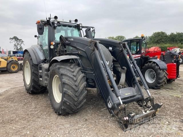 Valtra T214 Versu Traktorok