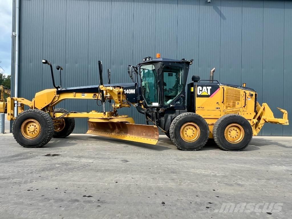 CAT 140M Gréderek