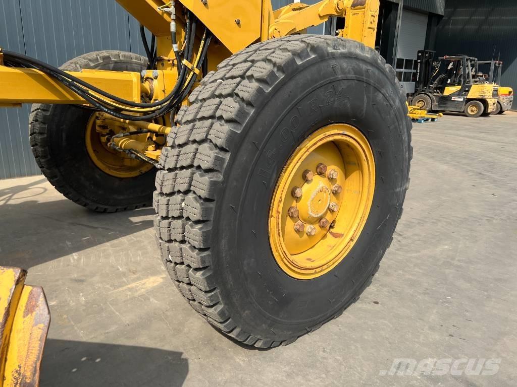 CAT 140M Gréderek