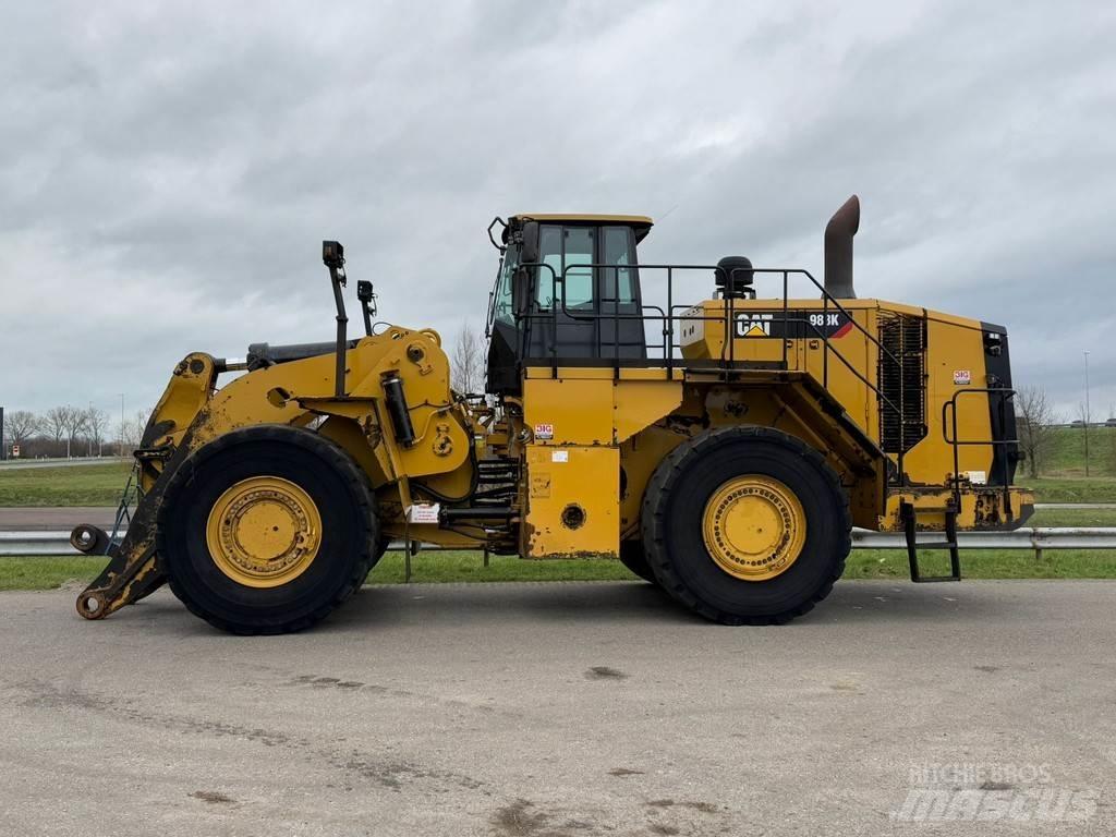 CAT 988K Gumikerekes homlokrakodók