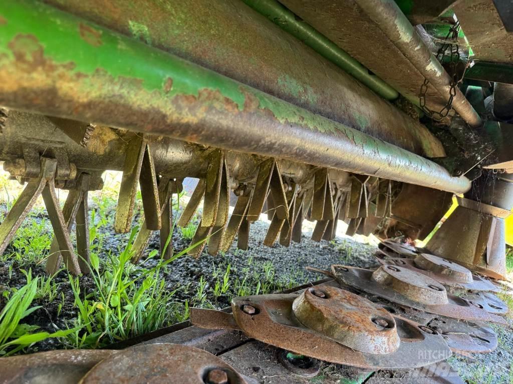 John Deere 131 Vontatott pázsitnyírók