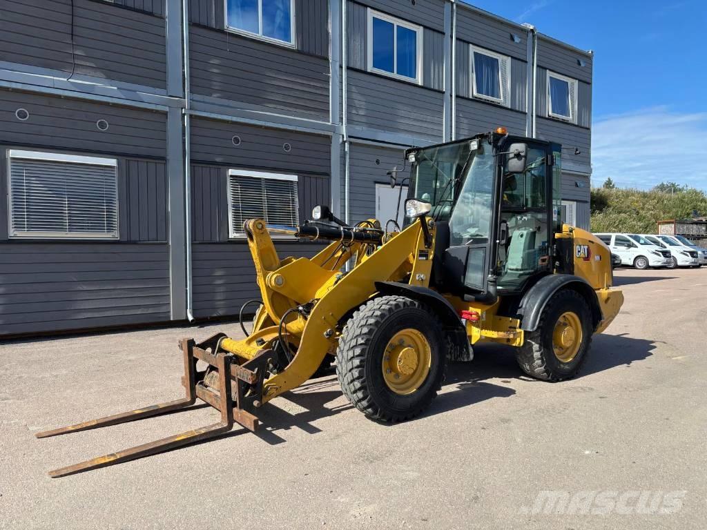 CAT !!SOLD!! 906 M Gumikerekes homlokrakodók