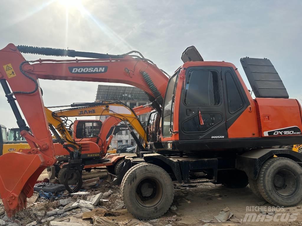 Doosan 150 Gumikerekes kotrók