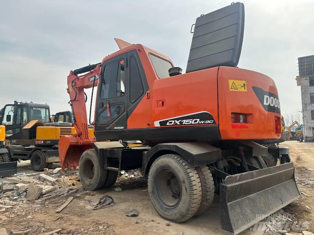 Doosan 150 Gumikerekes kotrók
