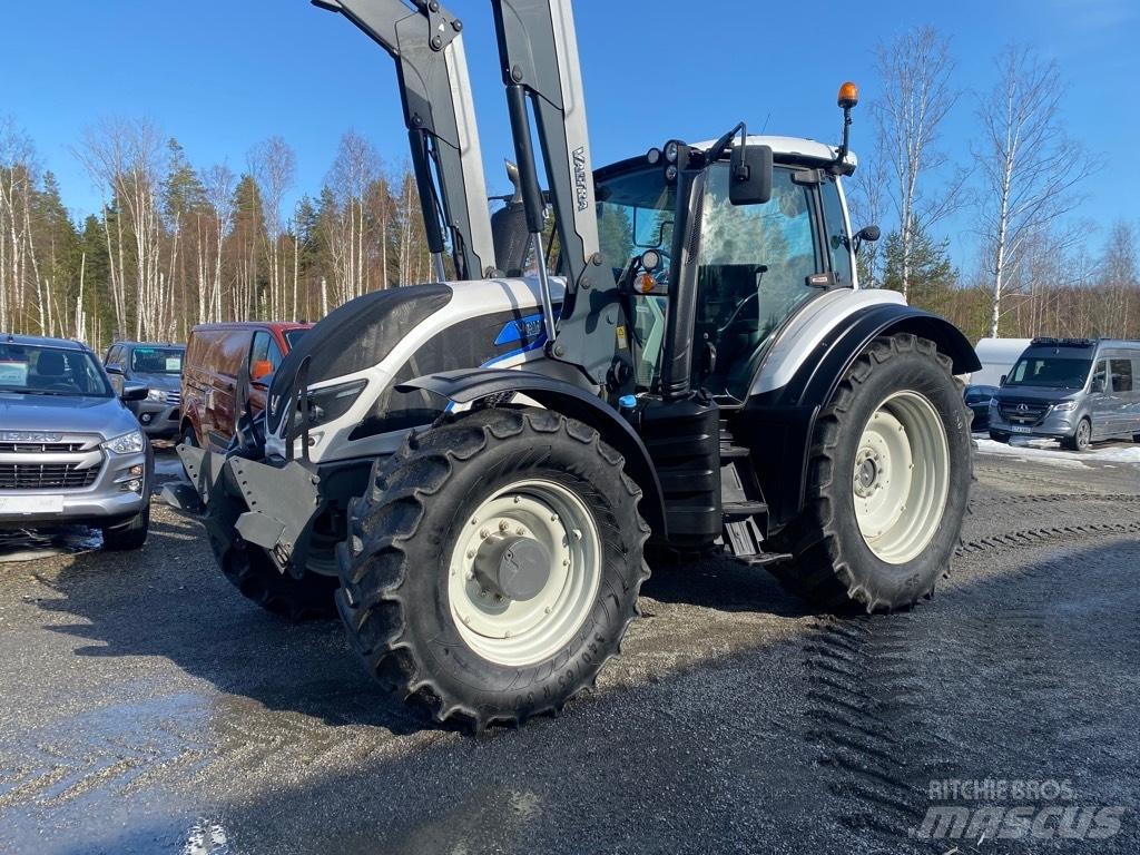 Valtra T 174 Traktorok