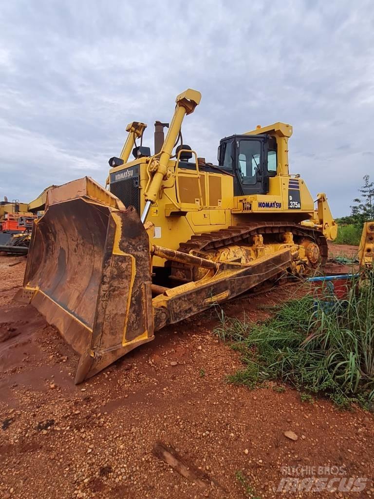 Komatsu D 375 A lánctalpas dózerek