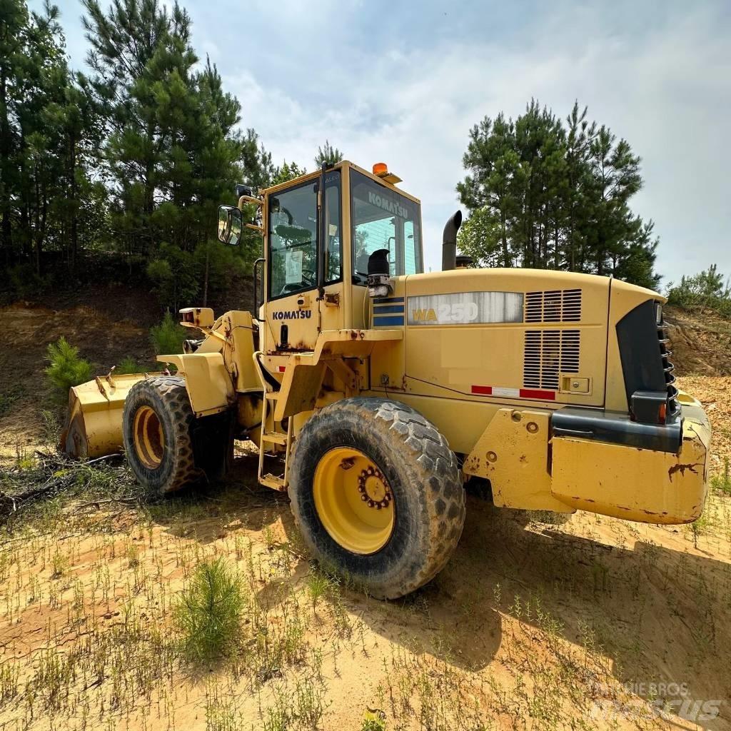 Komatsu WA 250 L-5 Gumikerekes homlokrakodók