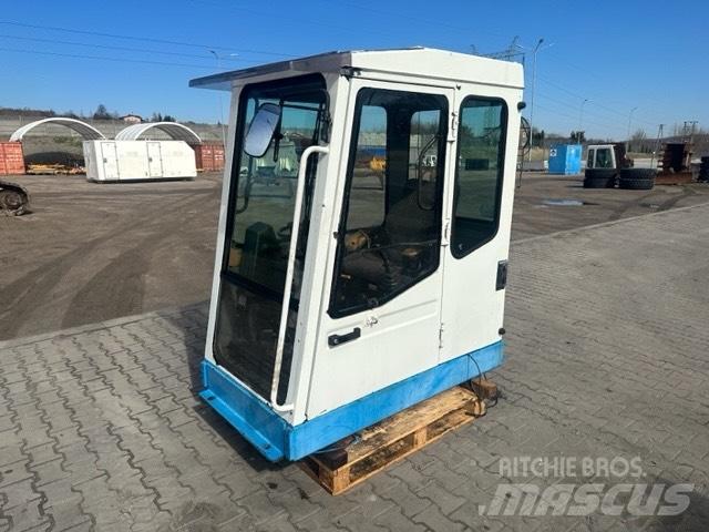 Fuchs MHL 330 Vezetőfülke és belső tartozékok