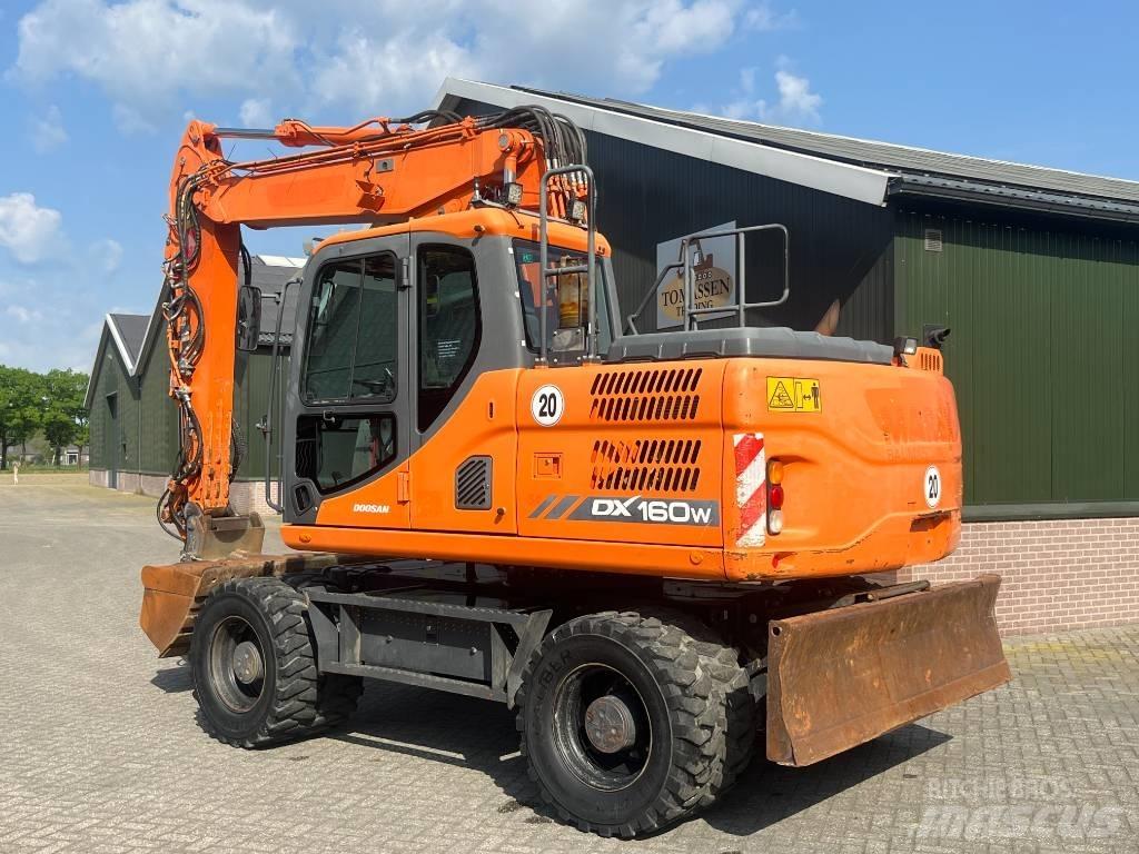 Doosan DX 160 W-3 Gumikerekes kotrók