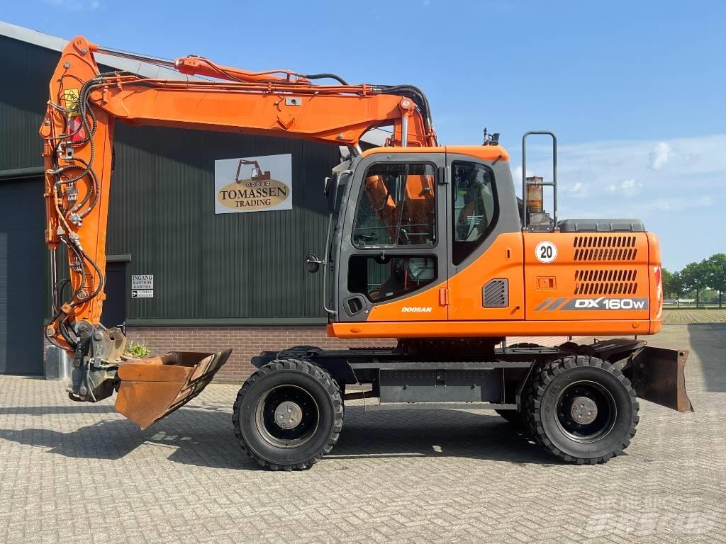 Doosan DX 160 W-3 Gumikerekes kotrók
