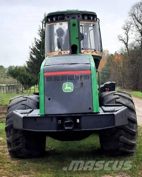 John Deere 1070 E Betakarítók