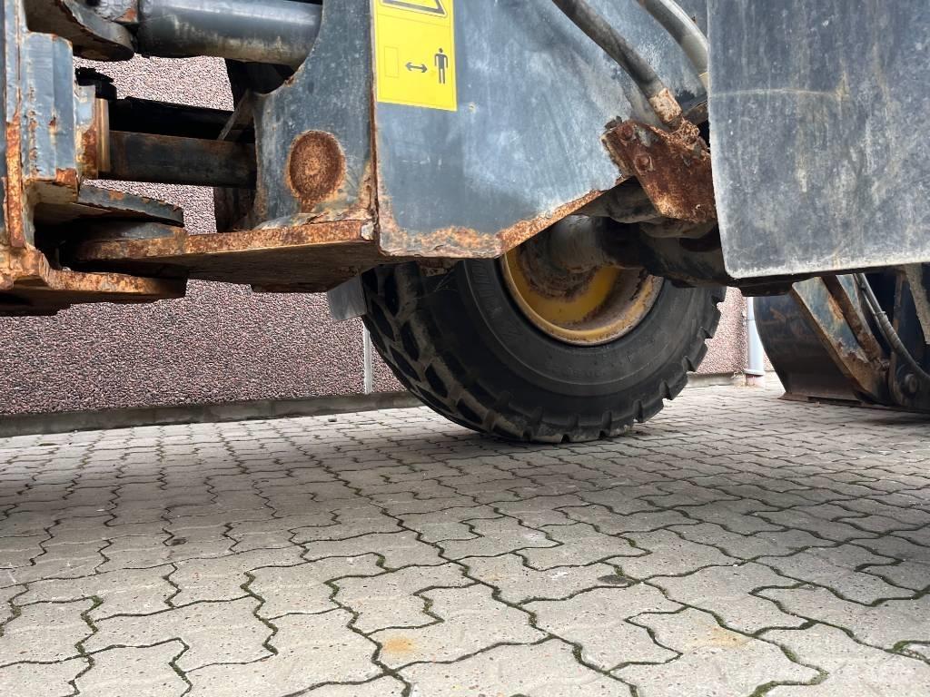 Komatsu WA 250 PZ-5 Gumikerekes homlokrakodók
