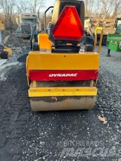 Dynapac CC 102 Ikerdobos hengerek