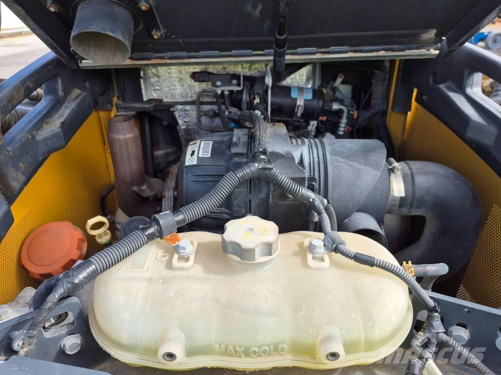 John Deere 320 Kompaktrakodók