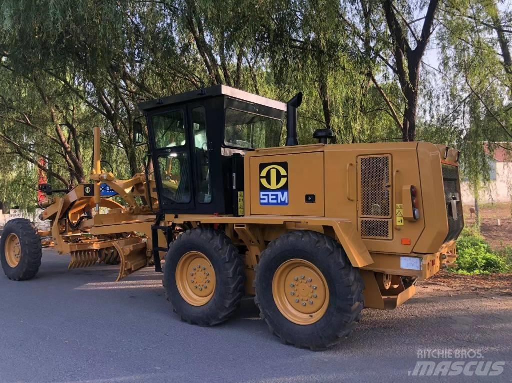 SEM 915 motor grader Gréderek
