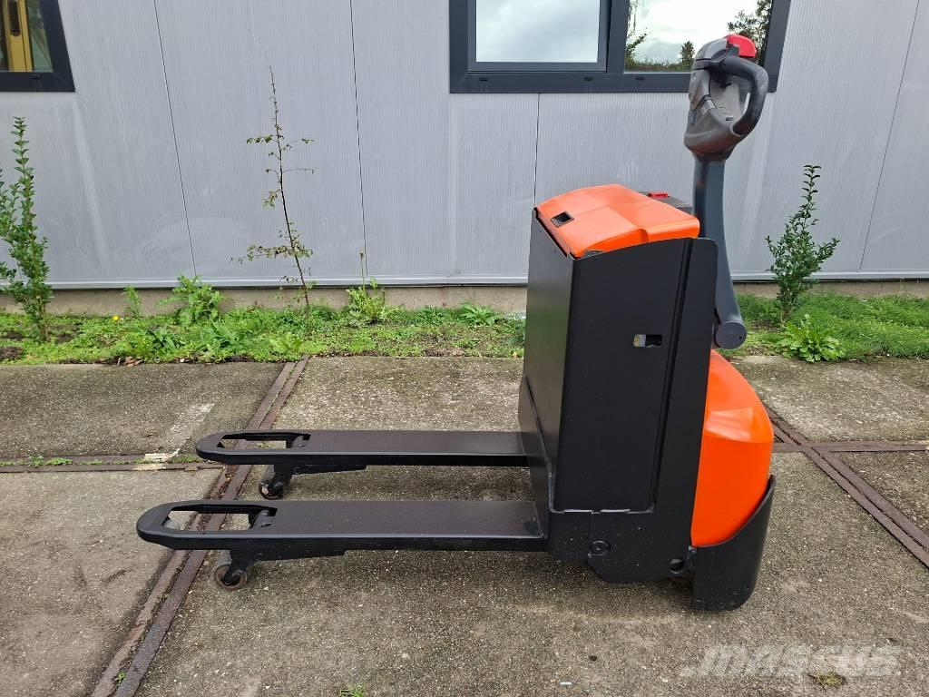 BT LWE 160 Alacsony emelőkocsi