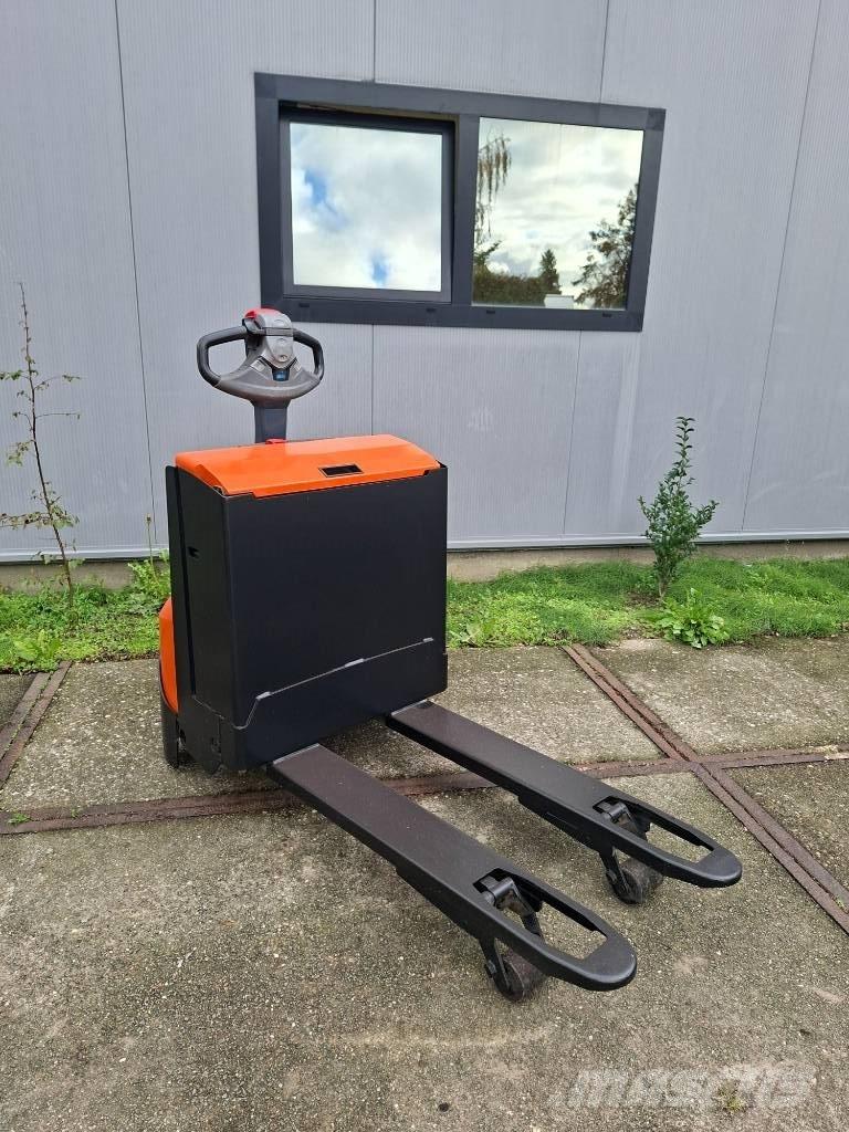 BT LWE 160 Alacsony emelőkocsi