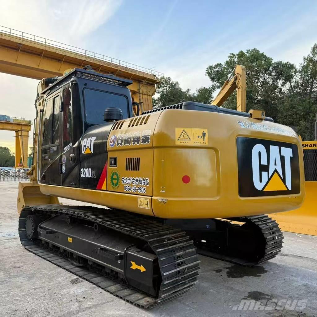 CAT 320D2 Lánctalpas kotrók