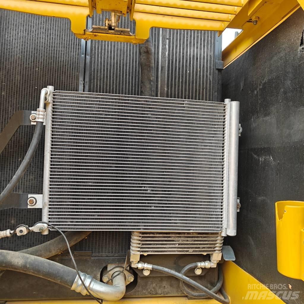 Komatsu 220-8 Lánctalpas kotrók