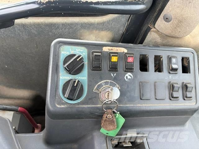 Komatsu WA 470-5H Gumikerekes homlokrakodók