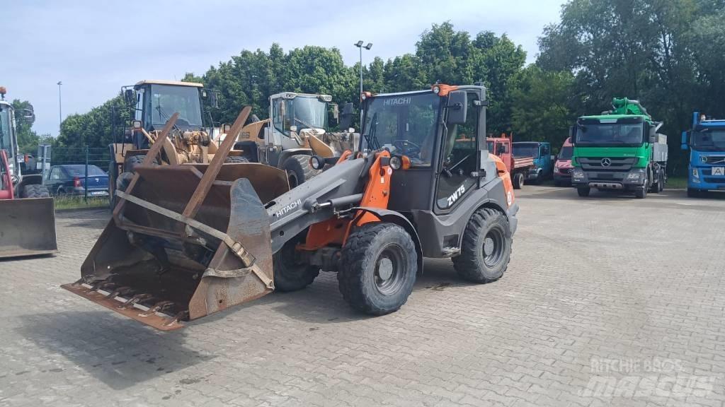 Hitachi ZW 75 Gumikerekes homlokrakodók