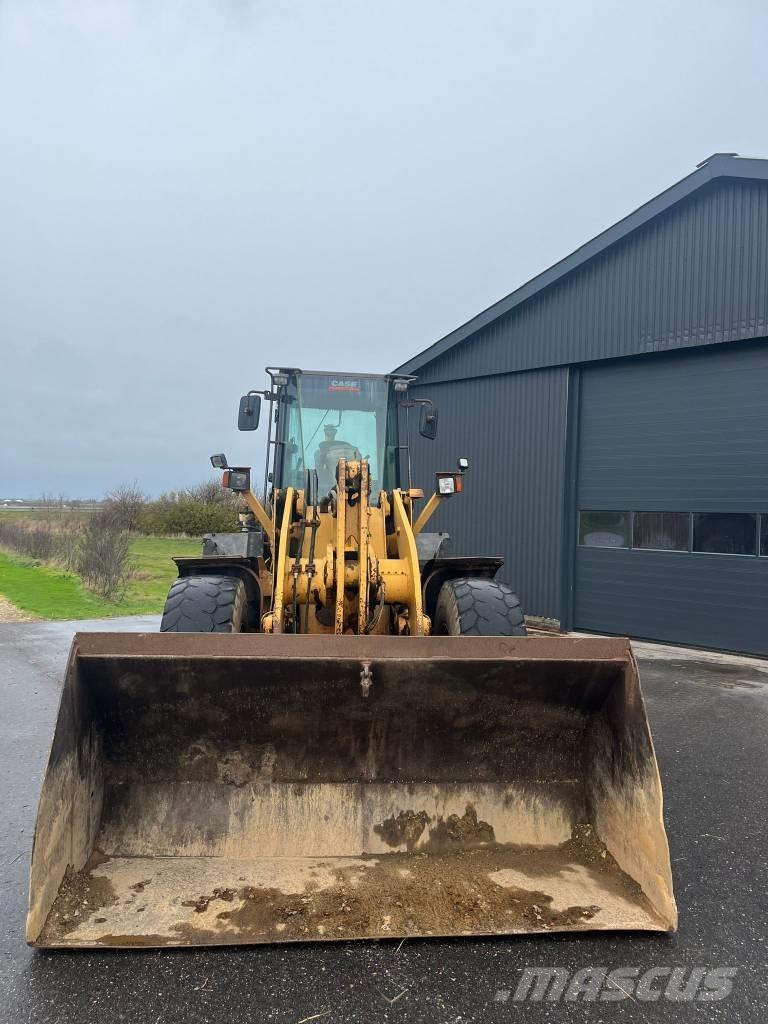 CASE 721 D Gumikerekes homlokrakodók