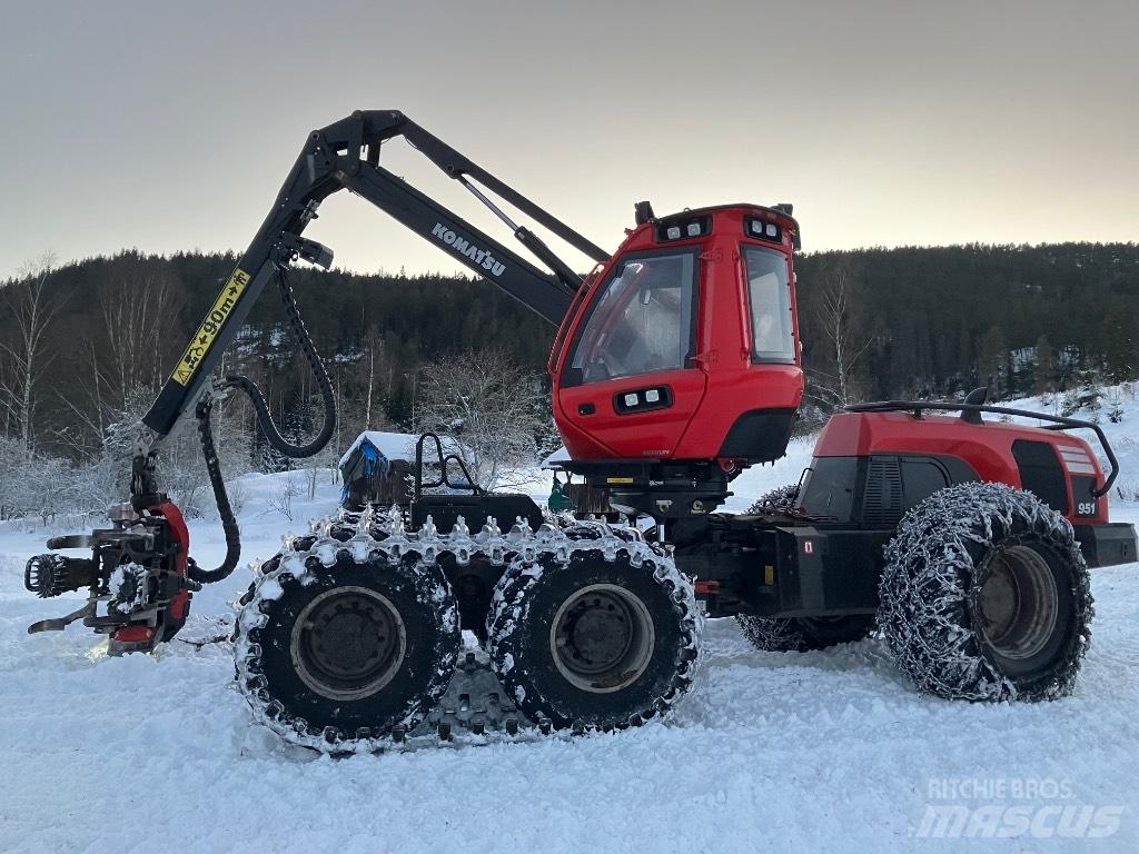Komatsu 951 Betakarítók