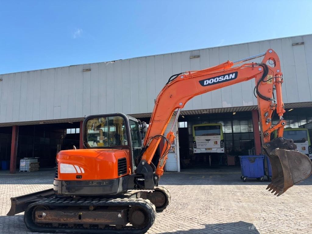 Doosan DX 80 R Közepes (midi) kotrók 7 t - 12 t