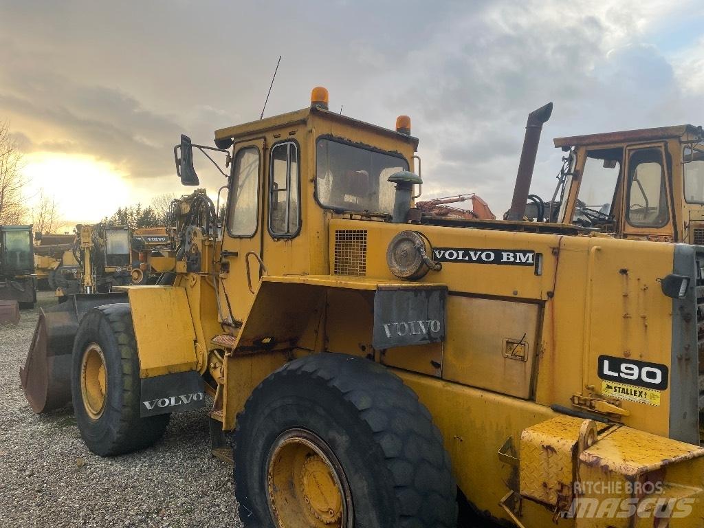 Volvo L90 Gumikerekes homlokrakodók