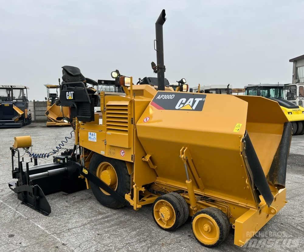 CAT AP 300D Aszfalt terítõ gépek